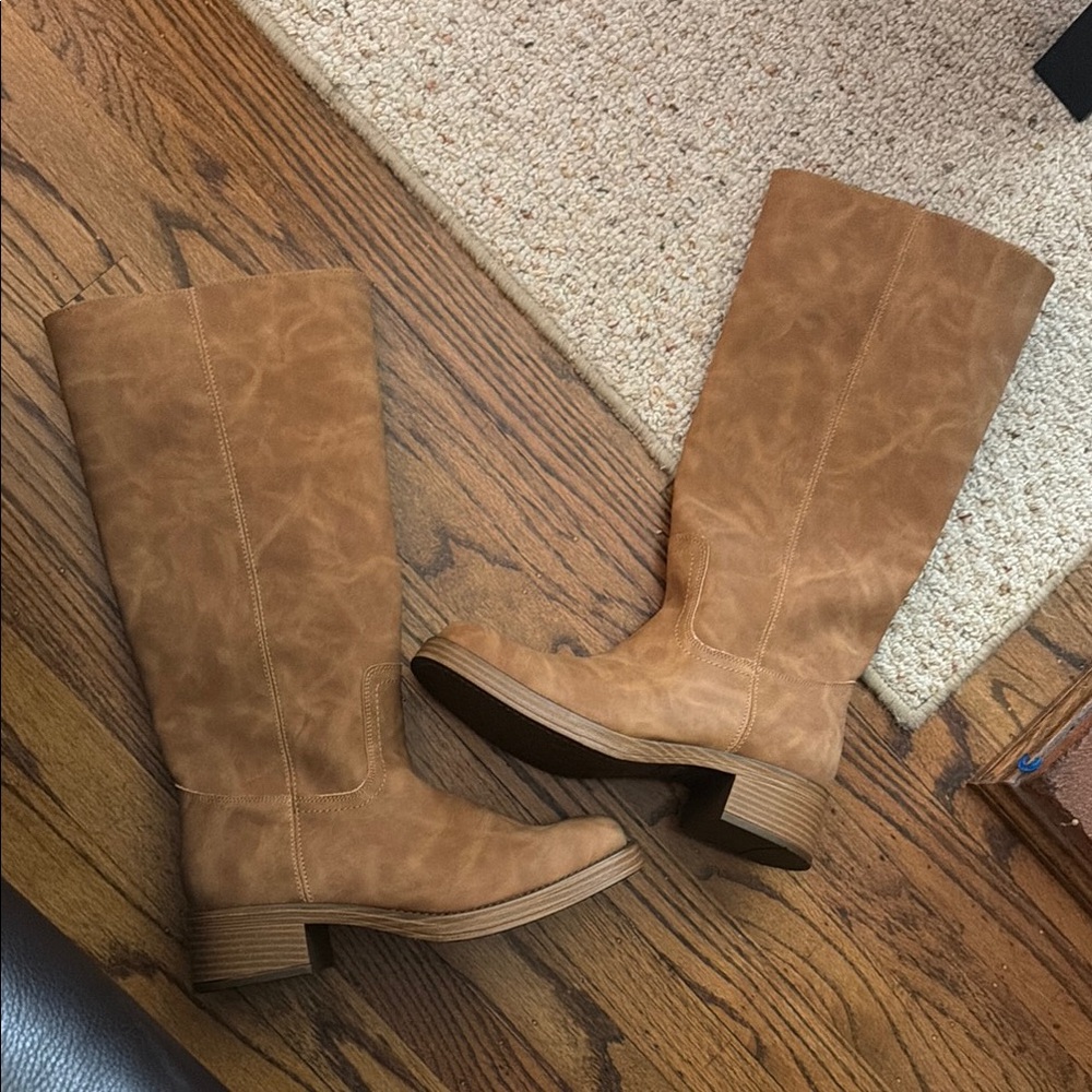 Classic Tan Knee-High Women's Boots Steve Madden Millena
